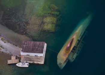 Хөвсгөл нуурт 1986 онд живсэн Сүхбаатар хөлөг онгоцыг 2 тэрбум төгрөгөөр татаж гаргана