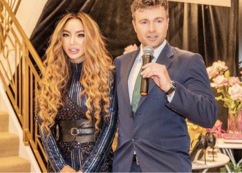 Оогий: Намайг Австралийн бэр боллоо гэдэг. Үнэндээ Крис маань л Монголын хүргэн