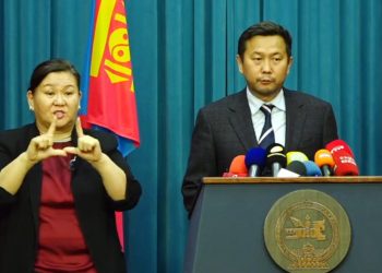 Б.Одсүрэн: Тяньжиний боомтод 4000 контейнер байгаагаас 60 хувь нь Улаанбаатар хотод орж ирэх хуучин автомашин байна