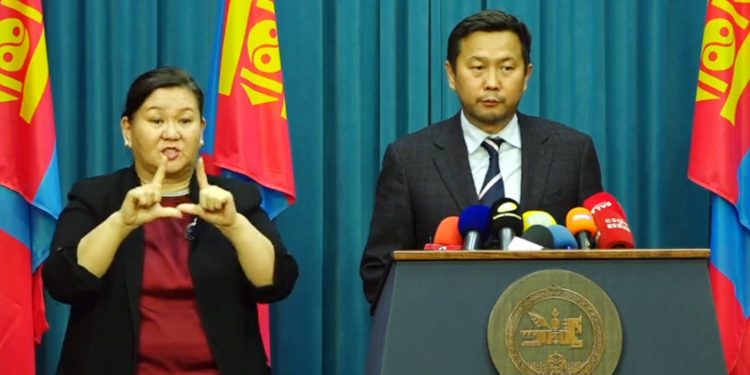 Б.Одсүрэн: Тяньжиний боомтод 4000 контейнер байгаагаас 60 хувь нь Улаанбаатар хотод орж ирэх хуучин автомашин байна