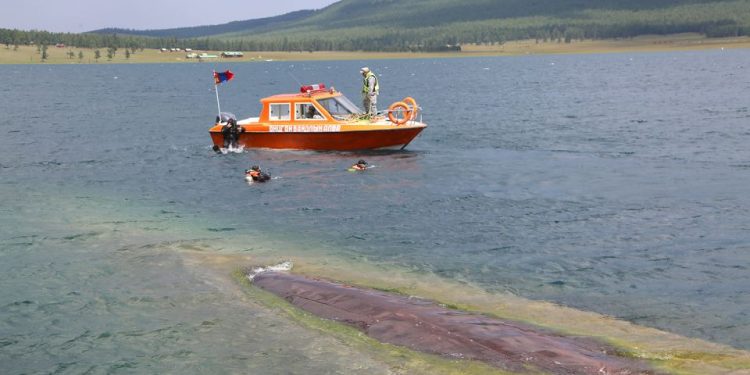 2 тэрбумаар Хөвсгөл нуураас онгоц татан гаргах ажлыг 9 сарын 19-27-нд хийнэ