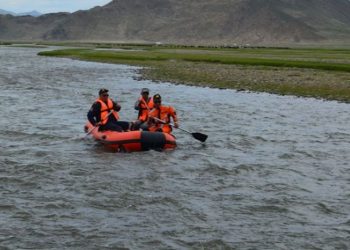 Ховд, Хөвсгөл аймагт голын усанд 35 хүн, 7000 мал боогджээ