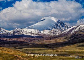 Отгонтэнгэр хайрханы тэнгэрийг тайх үеэр 3000 ш хогийн уут тараана