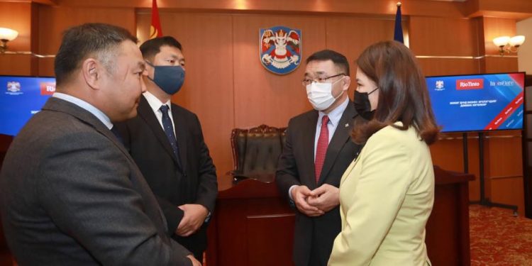 “Рио Тинто” 2.9 тэрбум төгрөг гарган, бичил, жижиг, дунд, гарааны бизнес эрхлэгчдийг дэмжинэ