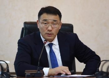 Хотын дарга Д.Сумъяабазар НААДАМ хийхээр Шинэ үеийн нэгдмэл залуус ТББ руу 1,6 тэрбум төгрөг шилжүүлжээ