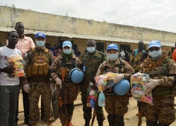 Энхийг сахиулагчид Судан хүүхдүүдэд тоглоом, хичээлийн хэрэгсэл бэлэглэжээ