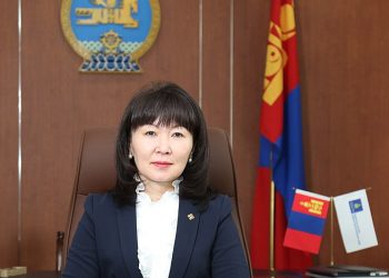 Ажилтнуудаа дарамталсан Н.Уртнасан сайдын аашийг тэвчихгүй ажлаа өгч байна