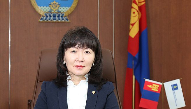 Ажилтнуудаа дарамталсан Н.Уртнасан сайдын аашийг тэвчихгүй ажлаа өгч байна