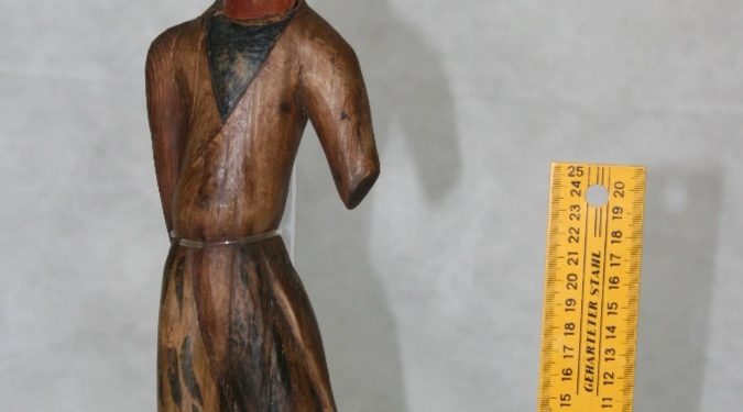 Эл бунхныг VII зууны сүүл үед Уйгур угсааны Пугу аймгийн Итү гэгчийн хойдын үйлд зориулан барьжээ