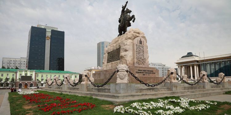 Нийслэлийн 28 байршилд 195 мянган цэцэг суулгажээ