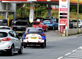 Англи улс 100,000 гаруй том оврын ачааны машины жолооч дутагдалд оржээ