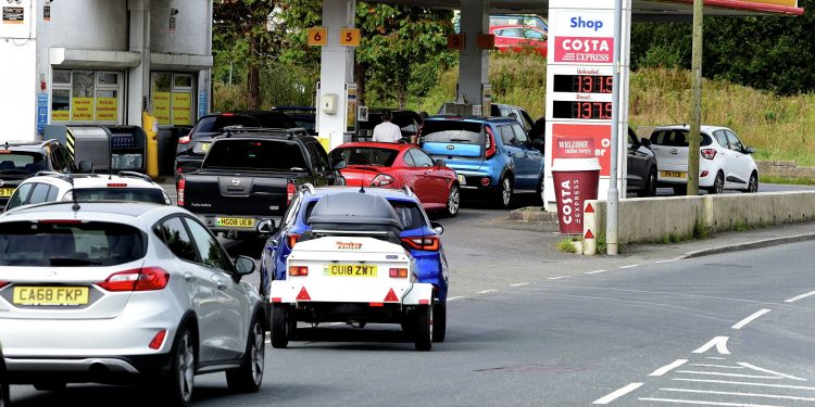 Англи улс 100,000 гаруй том оврын ачааны машины жолооч дутагдалд оржээ