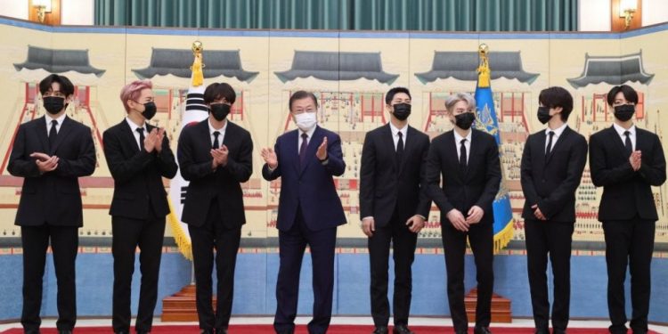 “ВТС” хамтлагт 100 гаруй улс руу визгүй зорчих дипломат паспорт олгов