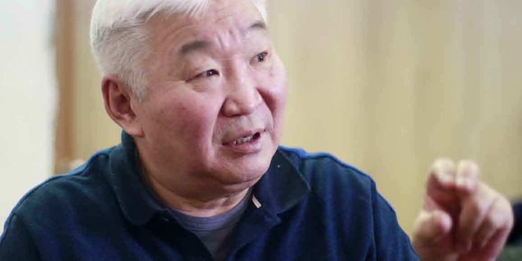 Э.Бат-Үүл шиг капиталтай, үзэл санааны иртэй улстөрч айлын хаалга шөргөөгөөд атга гурил, үмх махаар хүн хулхидаад сонгуульд орохгүй