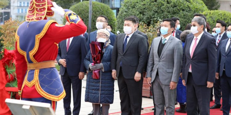 Ю.ЦЭДЭНБАЛЫН ХӨШӨӨНД ЦЭЦЭГ ӨРГӨЖ, ХҮНДЭТГЭЛ ҮЗҮҮЛЛЭЭ