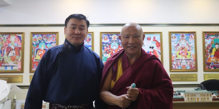 Монгол, Түвэд, Хятадад хэвлэгдсэн “Жадамба” судруудыг дэлгэн үзүүлэх үзэсгэлэн болж байна