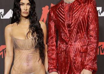 Гурван хүүхэдтэй, 35 настай Меган Фокс