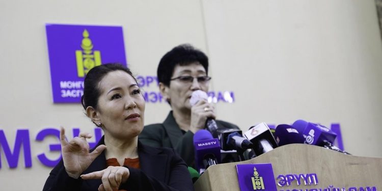 Монголд 20 гаруй мянган сонсголын бэрхшээлтэй хүнтэй ч 20 дохионы хэлмэрчтэй