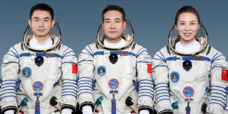 Шэньжү 13 сансрын хөлөг амжилттай хөөрлөө