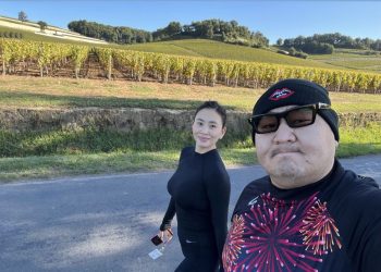 Аса аварга эхнэртээ компаниа эзэмшүүлжээ