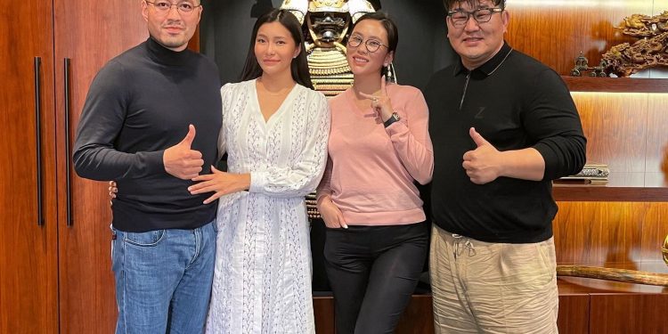 Тэргүүн охин Б.Намуун болон Аса аваргын гэр бүл