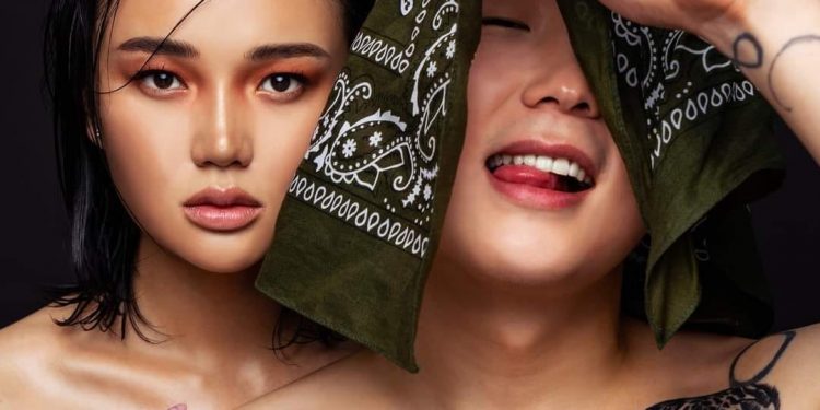 Жүжигчин Г.Золзаяа найз залуутайгаа сурталчилгаанд тоглов