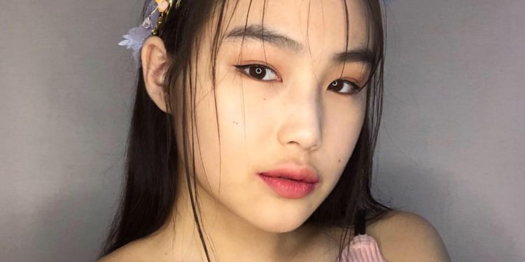 Э.Аминхүслэн нөхрөөсөө салж, хүүгээ ганцаараа өсгөж байна