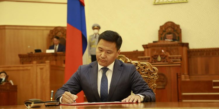 Т.Аюурсайхан: 14-хөн компанид төр албан журмаар нийт жолооч иргэдээс мөнгө авч өгсөөр 10 жил боллоо