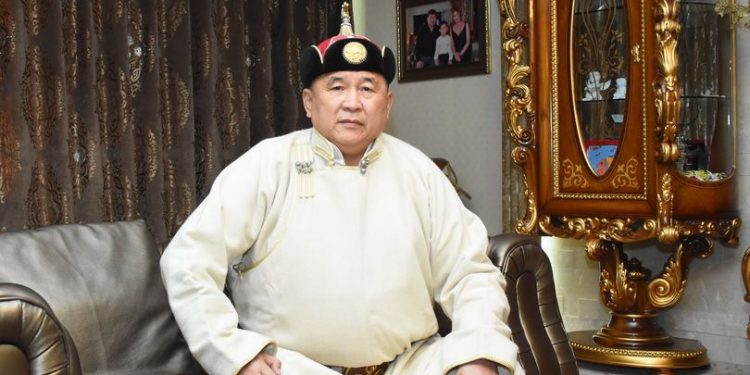 Өмнөговийн Засаг дарга асан Б.Бадраагийн гэрээс 300 орчим сая төгрөг бэлнээр “олж”, 20 гаруй орон сууцыг нь илрүүлжээ