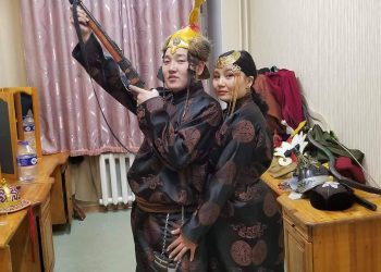 Б.Болд, Х.Мөнгөнцэцэг хоёрын дууг 10 сая хүн сонсох нь ээ