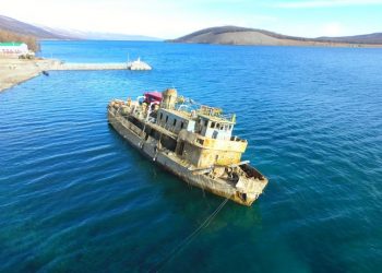 “Сүхбаатар” хөлөг онгоцыг татан гаргах ажиллагаанд 120 гаруй алба хаагч оролцож байна