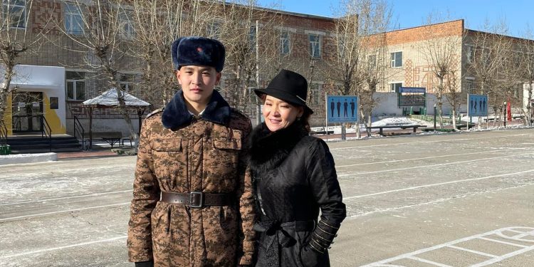 Д.Ганцэцэг хүүгийнхээ Тангаргийн баярт оролцжээ