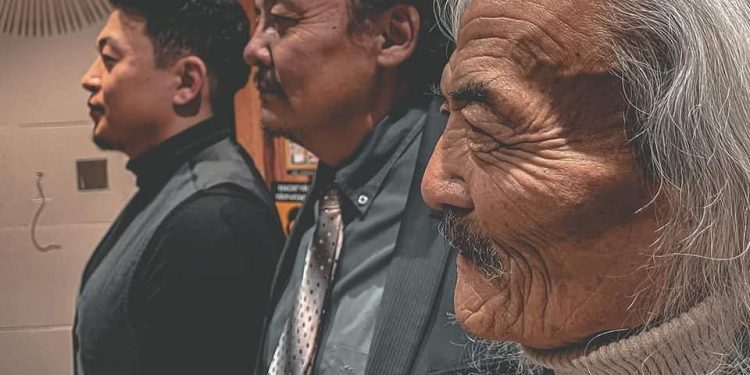 Өвөө, аав, хүү гурав