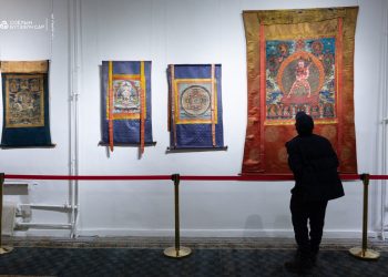 3316 ширхэг сувд, 297 ширхэг шүрээр чимэглэсэн хосгүй үнэт бүтээлийг үзүүллээ