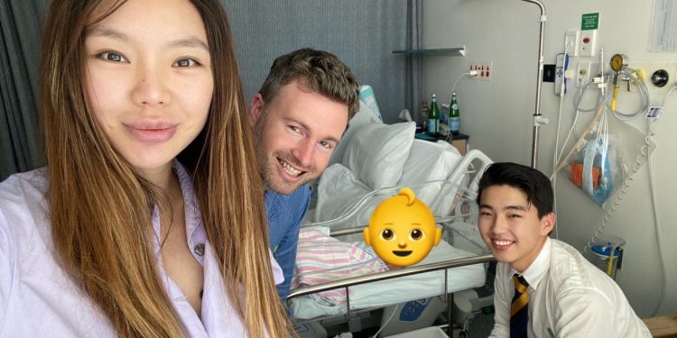 Сошиал од Оюунцэцэг амаржиж, хүүгээ дүүтэй болгожээ