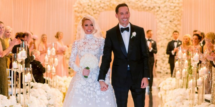 “Хилтон”-ы өв залгамжлагч Парис Хилтон гэрлэжээ