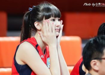 Үзэсгэлэнтэй волейболчин ээж болжээ