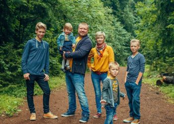 15 хүүхэд өсгөсөн Сергей Силкин Финландын Оны шилдэг аав болжээ