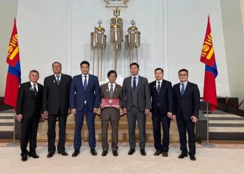 УГТЭ-ийн Мэс заслын баг Төрийн соёрхол хүртлээ