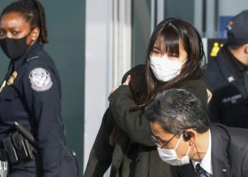 Японы гүнж Мако Нью-Йоркт амьдрахаар нөхрийн хамт ирлээ