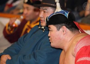 Б.Адъяахүү: Эр хоёр эндэж, эрэг нэг биш удаа нурлаа…