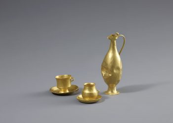 Билгэ хааны алтан эдлэлийг олон нийтэд үзүүлж байна