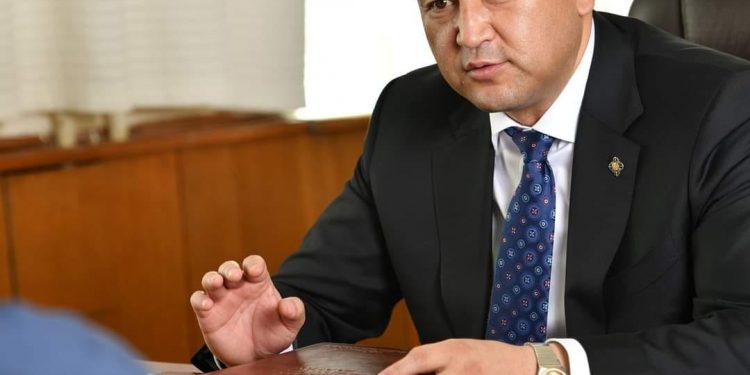 Хороолол босгож, хотыг цементжүүлсэн Б.Чойжилсүрэн 6.8 тэрбумаар хийд бариулжээ