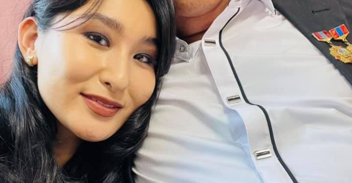 АЖ Самбуугийн С.Нинжин арслан Д.Мөнх-Эрдэнэтэй хослон дуулав