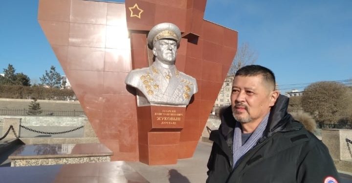 Максим Муратович: Орос-3 сургуулийн Ж.Соронзон захирал сургуулийнхаа багш ажилтнуудыг зоддог нь үнэн