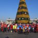 Дугуйтай залуус Санта болж 330 хүүхдэд бэлэг өгчээ