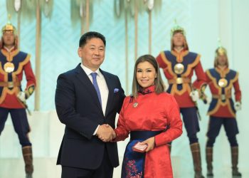 “Эмоушн”-ы Солонго Алдарт эх болов