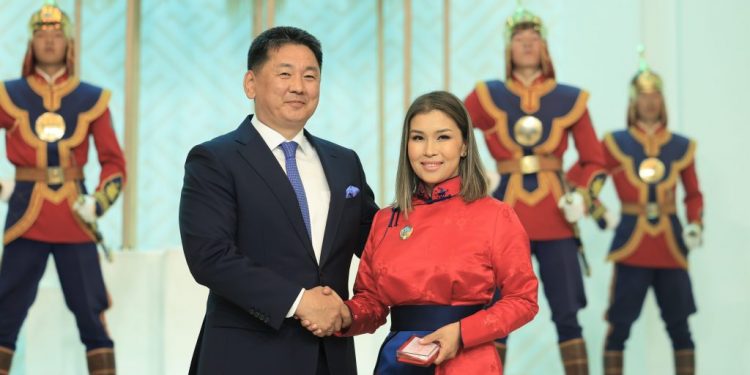 “Эмоушн”-ы Солонго Алдарт эх болов