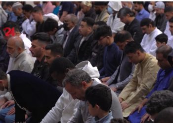 Виржиниа мужийн Дар Аль-Хижра хотод олон зуун хүн баярын залбирал хийж байна