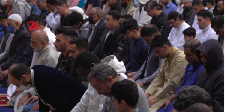 Виржиниа мужийн Дар Аль-Хижра хотод олон зуун хүн баярын залбирал хийж байна